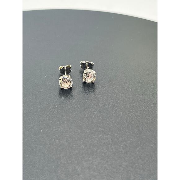 Ross Simons 14K White Gold Round Prong Set Post Stud Earrings 5.7mm 0.98 grams - Picture 8 of 10